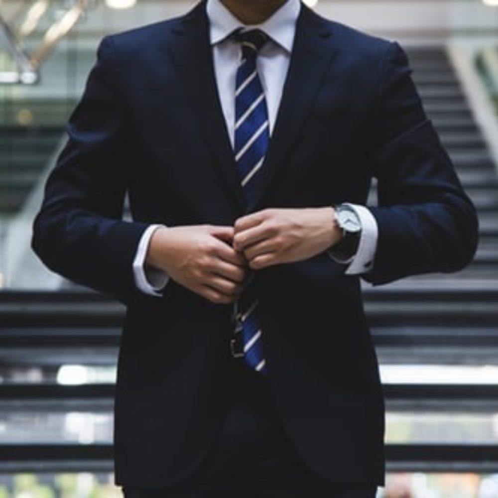 Plaatje man in pak mei 2020 business